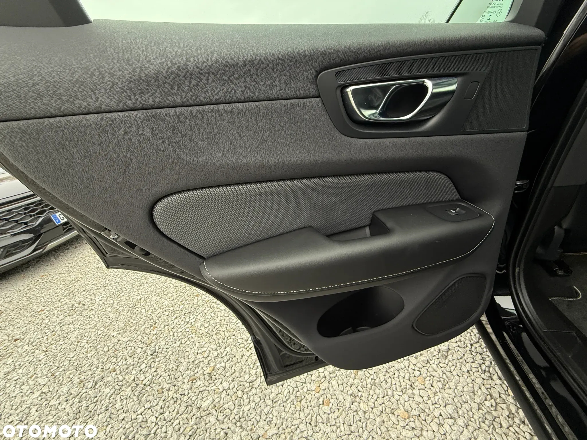 Volvo XC 60 T8 Plug-In Hybrid AWD R-Design - 31