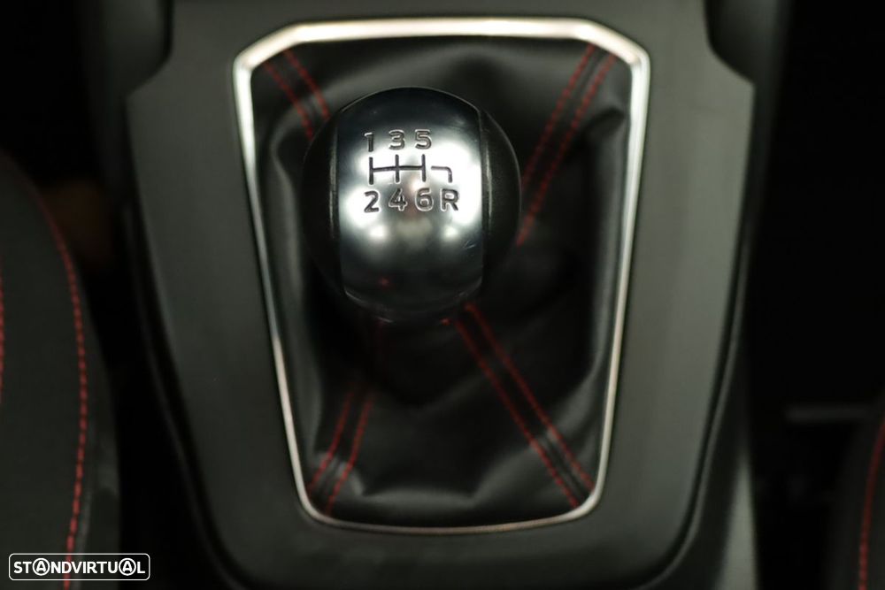 Ford Focus 1.0 EcoBoost MHEV ST-Line X - 14