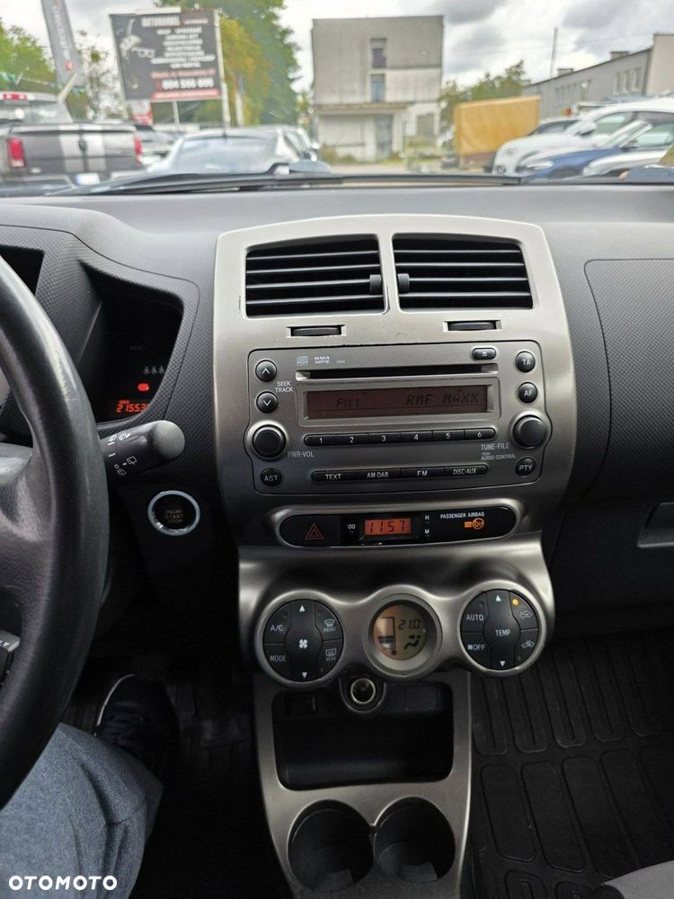 Toyota Urban Cruiser 1.33 Sol - 16