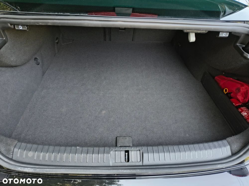 Volkswagen Passat - 20