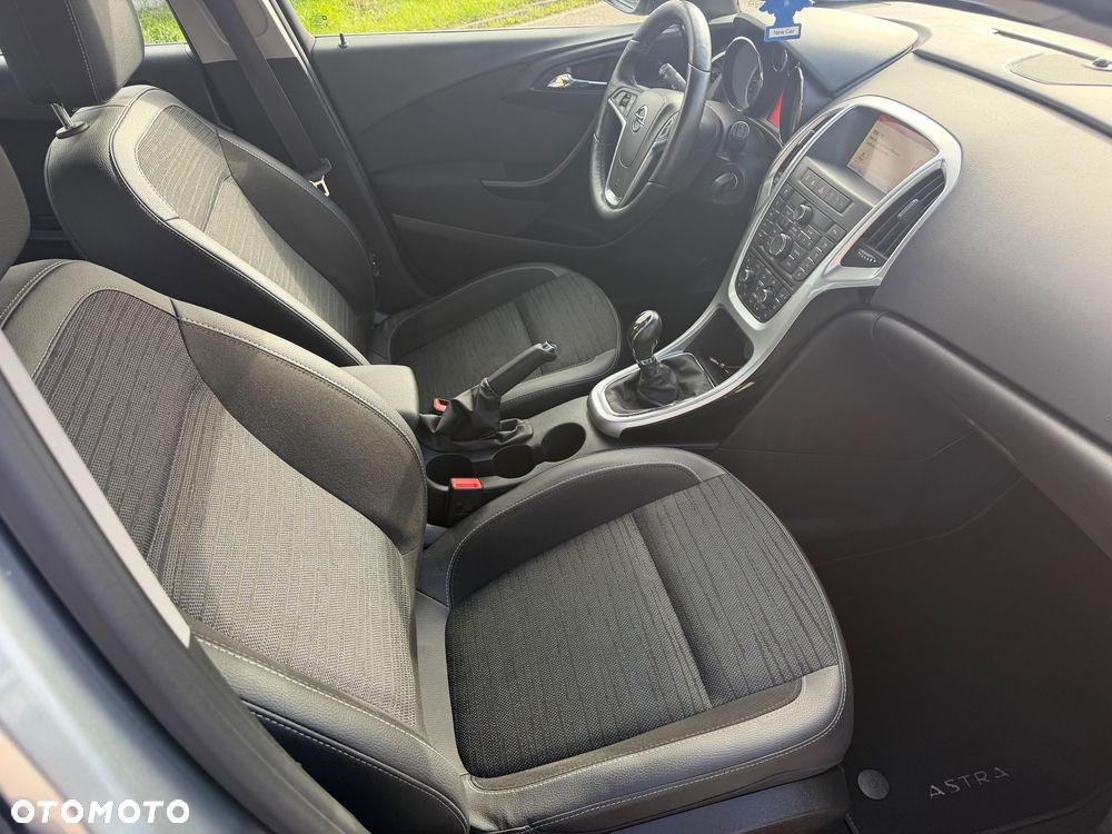 Opel Astra 1.4 Turbo Exklusiv - 29