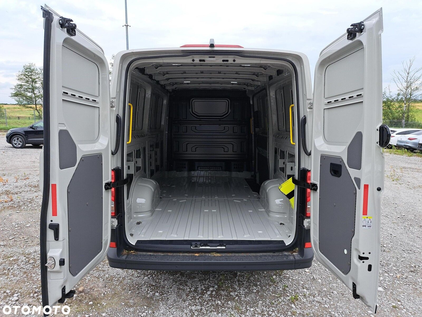 Volkswagen Crafter 35 furgon wysoki dach, 2,0 TDI 177KM, przedni, 6-bieg manualna 3640 mm, Euro 6 - 17