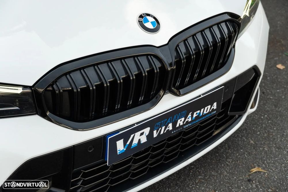 BMW 318 d Pack Desportivo M Pro Auto - 33