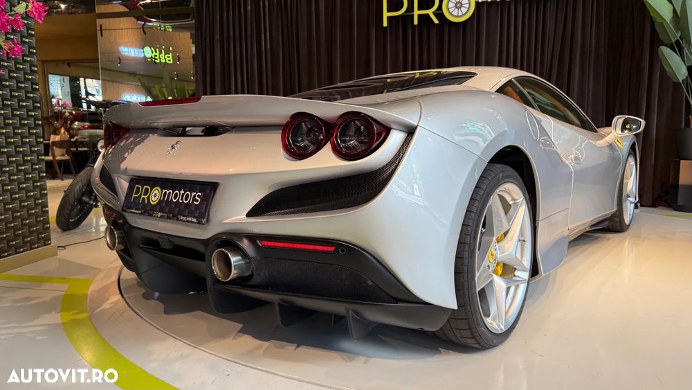 Ferrari F8 - 8