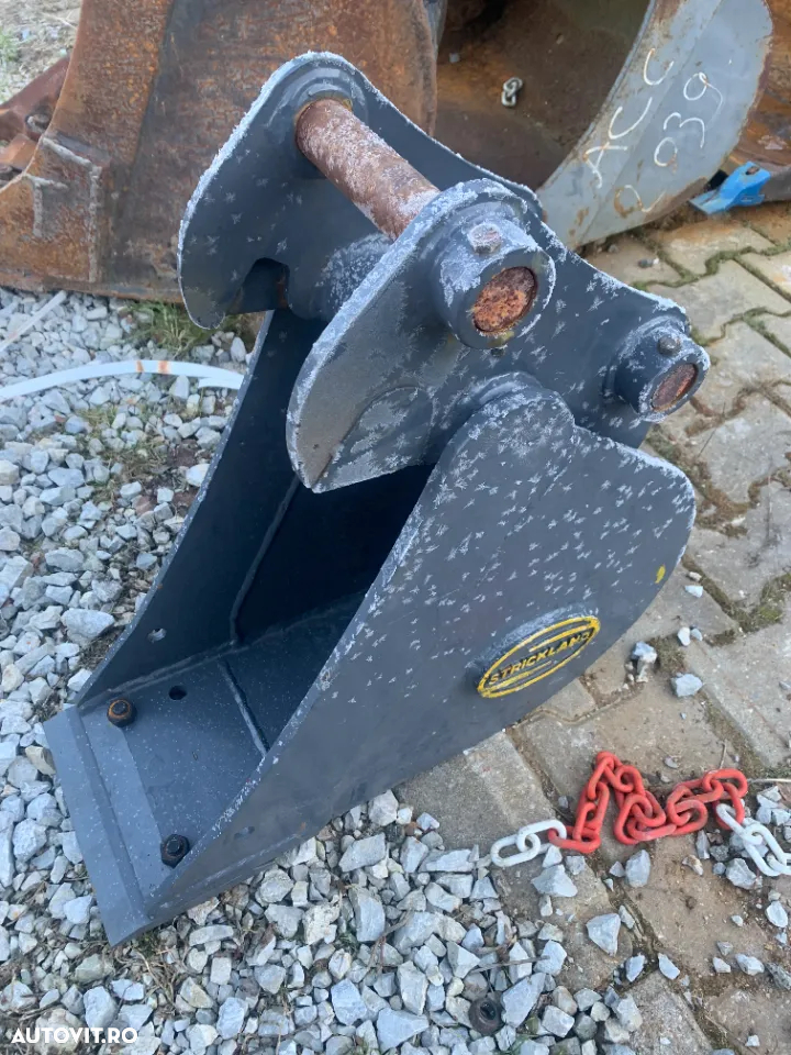 Cupa Minixavator de 3-4 tone Cu Latimea De 230 mm - 2