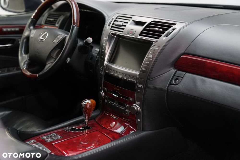 Lexus LS - 19