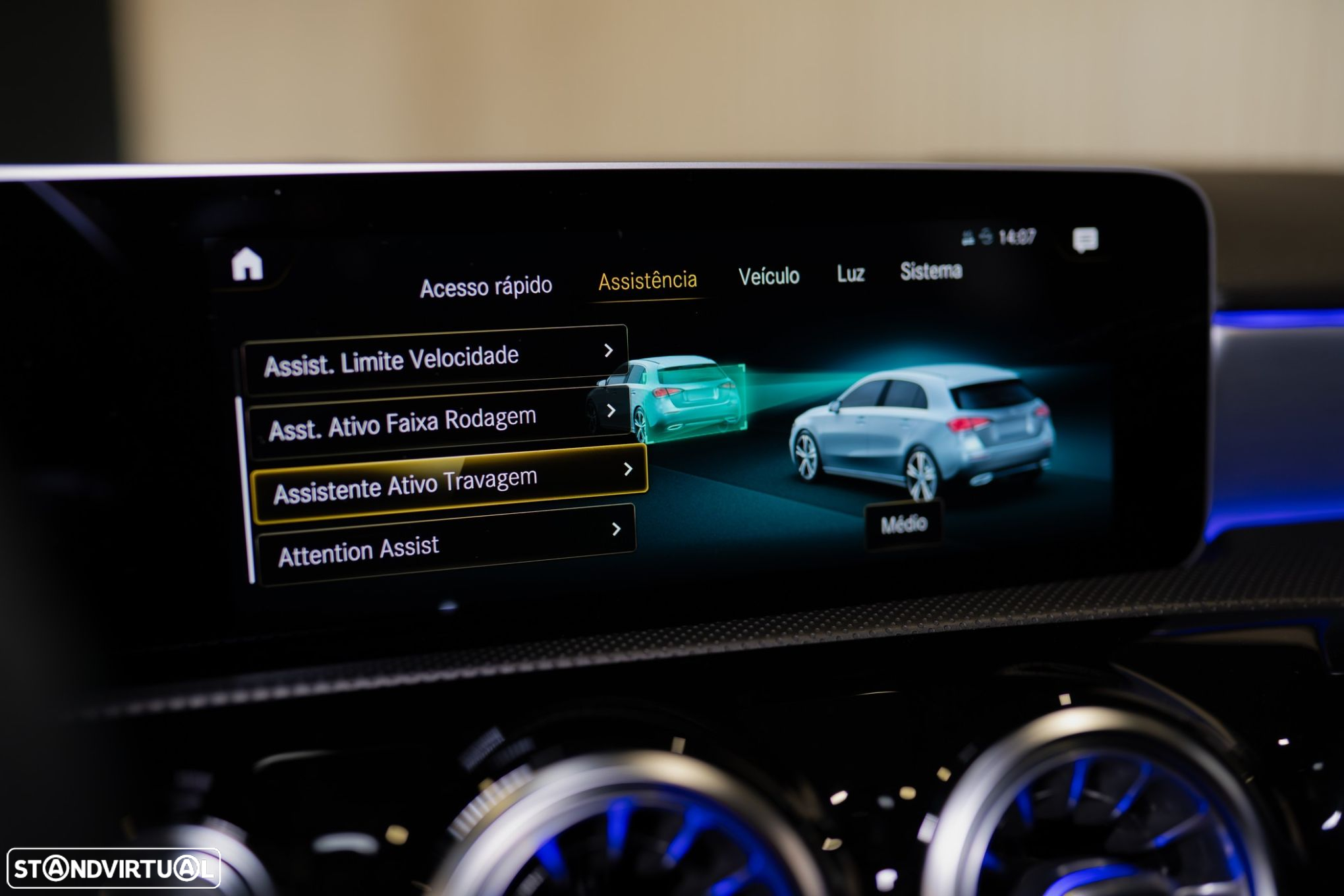 Mercedes-Benz A 180 d AMG Line - 43