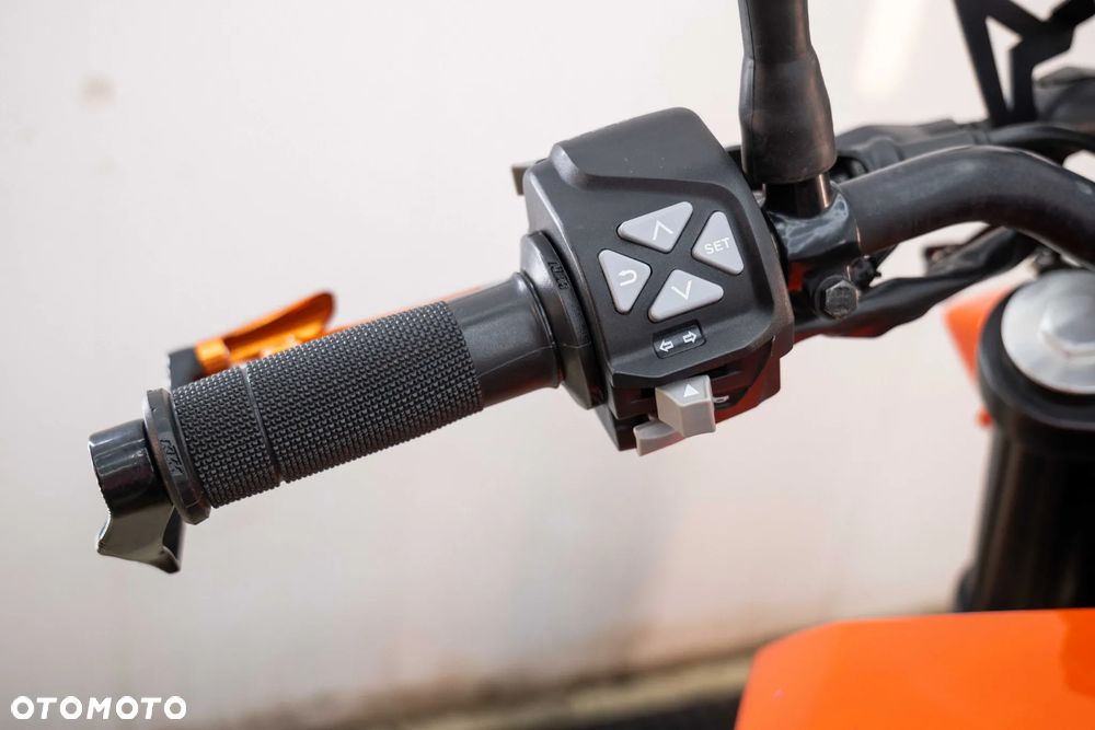 KTM Duke 125 - 24