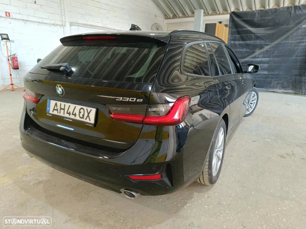 BMW 330 e Touring Corporate Edition Auto - 3