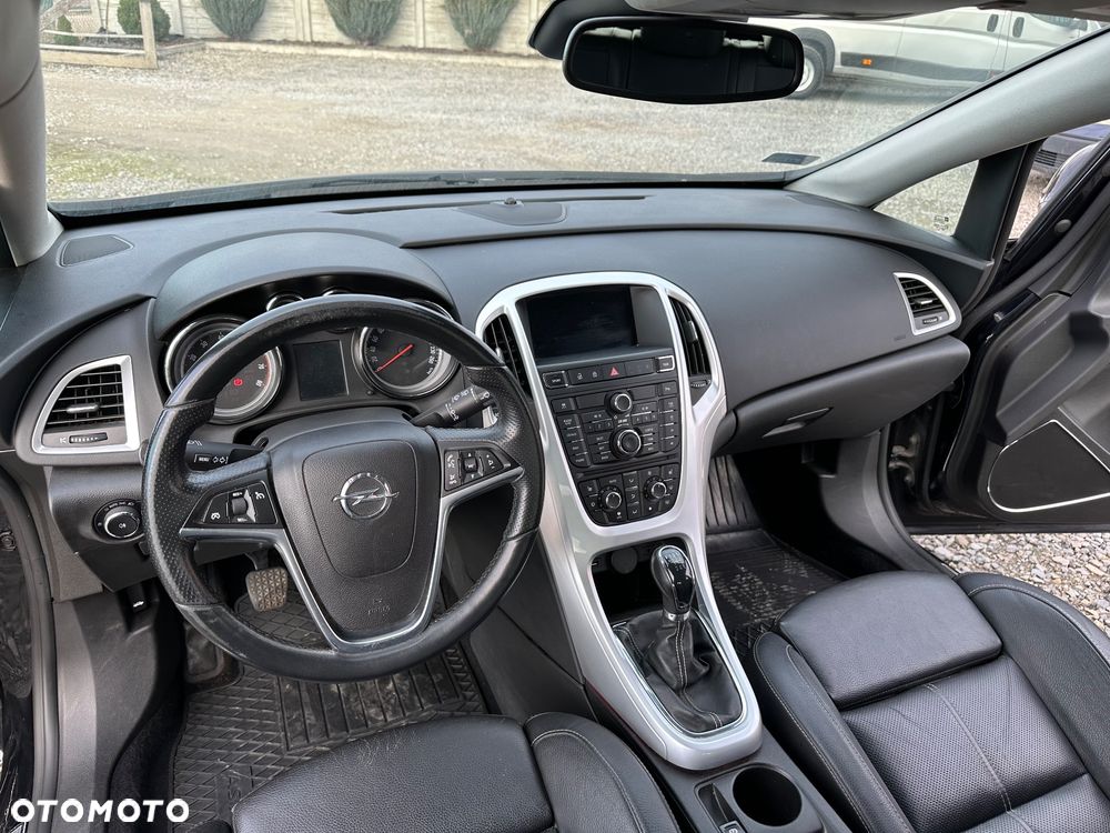 Opel Astra 1.6 T Cosmo - 12