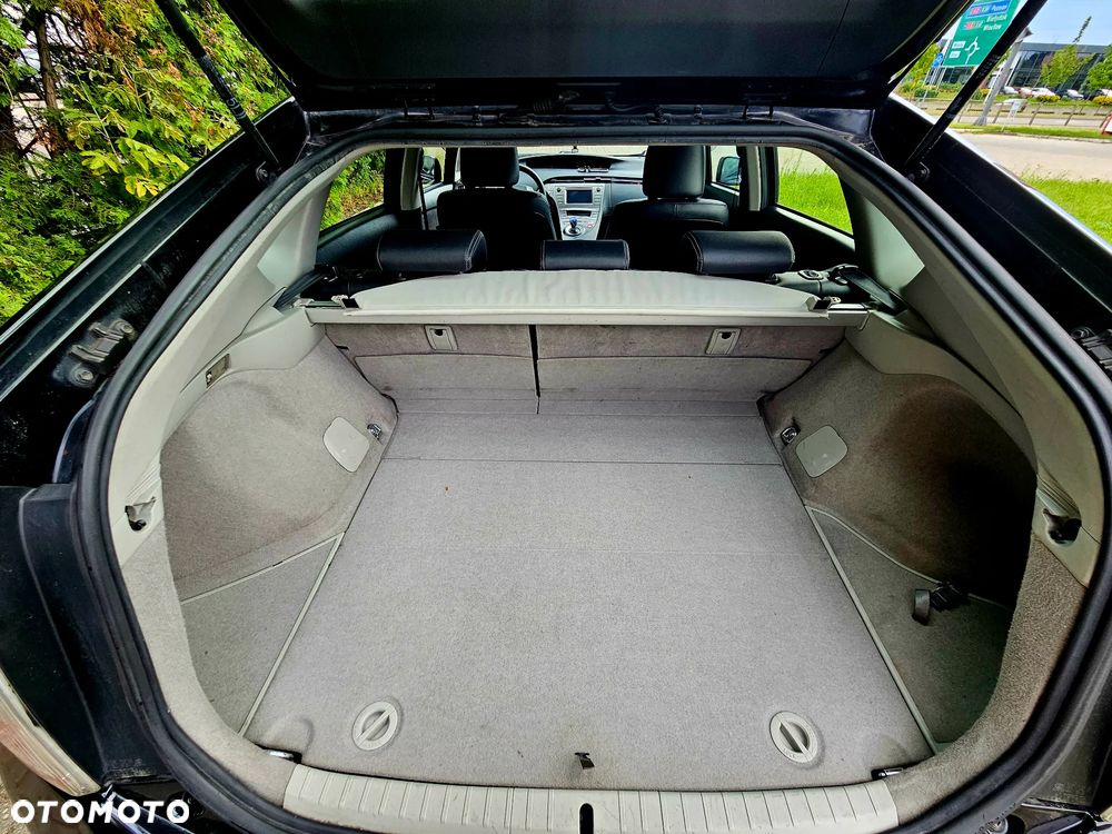 Toyota Prius ver-1-8-hsd-prestige - 18