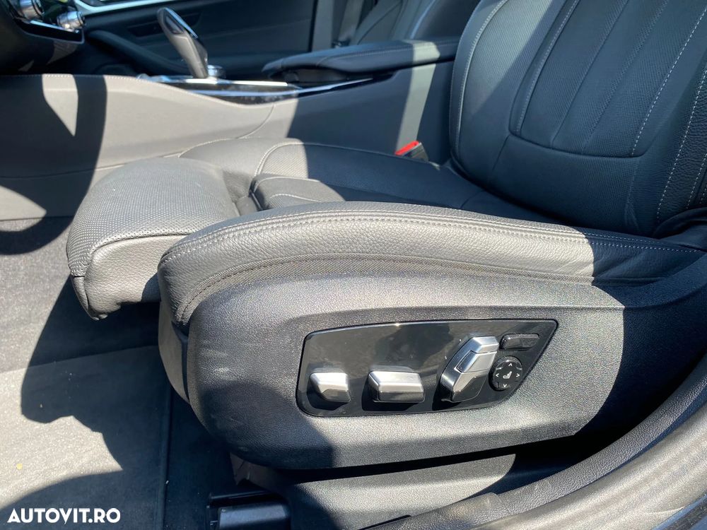 BMW Seria 5 530i xDrive AT - 13