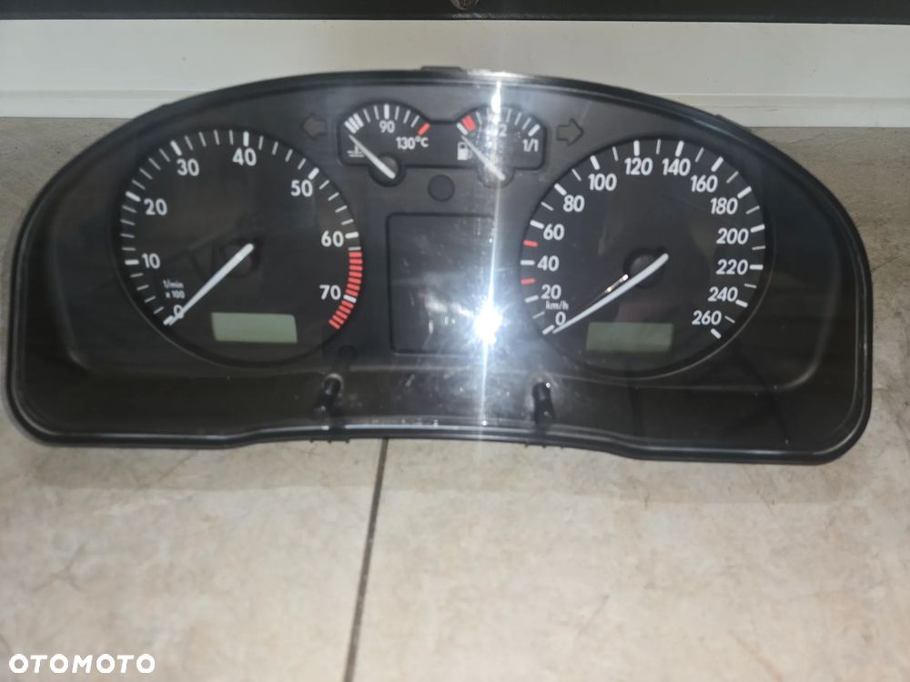 VW PASSAT B5 1.8 B LICZNIK EUROPA 09051949902 - 2