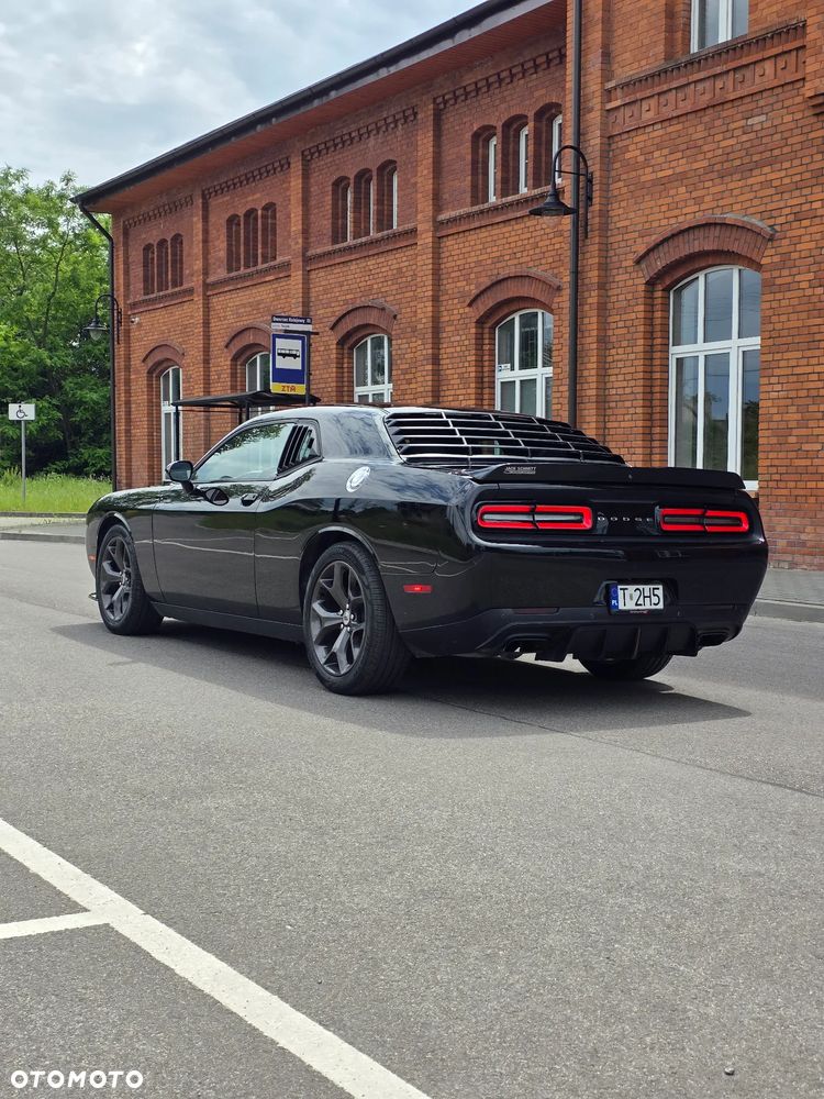Dodge Challenger - 16