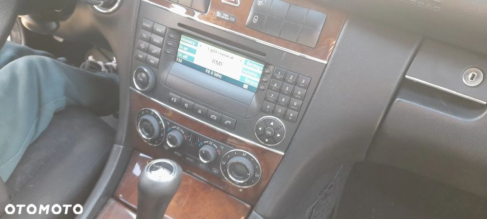 MERCEDES W203 S203 C220 zderzak tylny  775 - 9