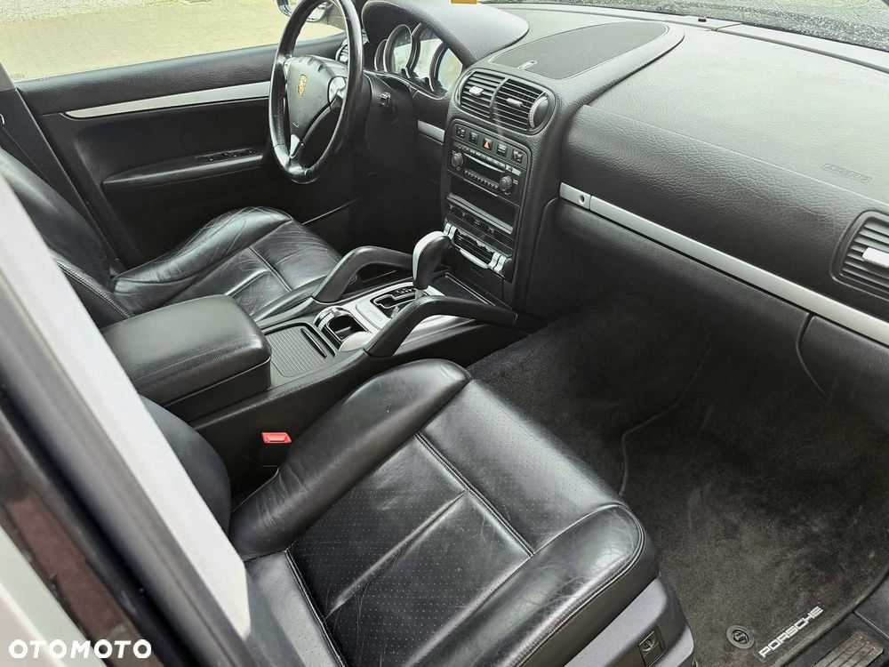 Porsche Cayenne - 26
