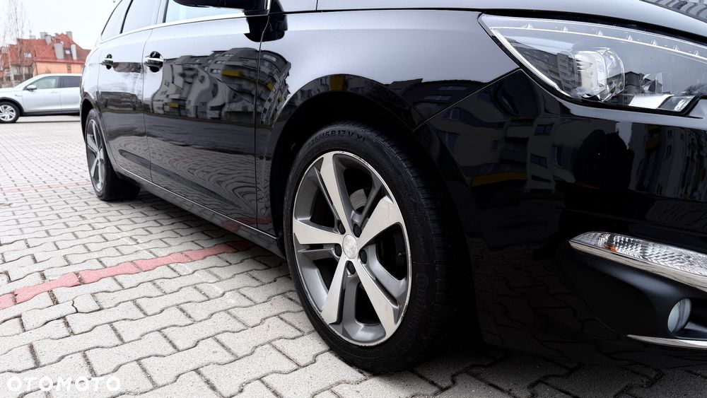 Peugeot 308 PureTech 130 GPF Black Edition - 12