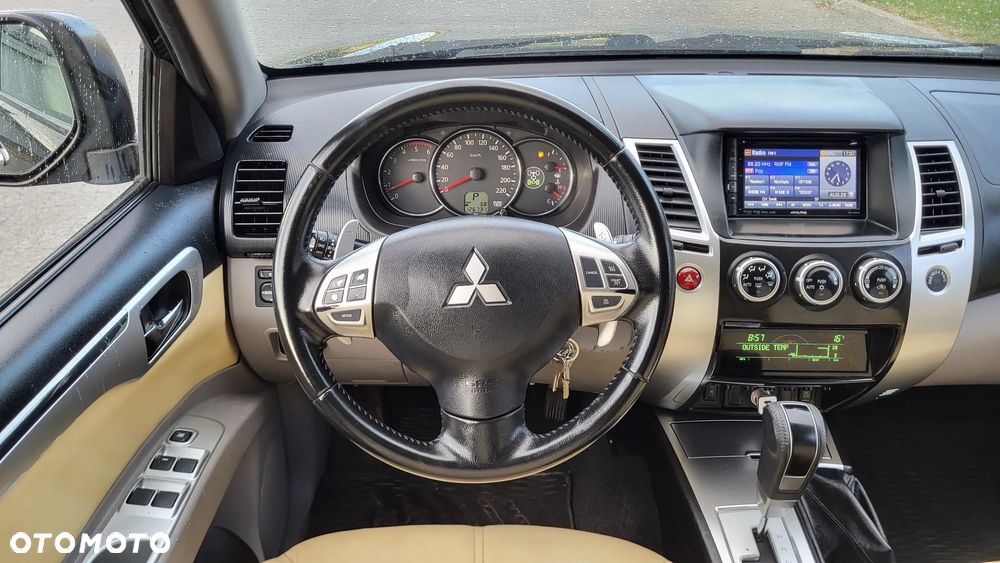 Mitsubishi Pajero Sport 2.5 DID Intense + - 25