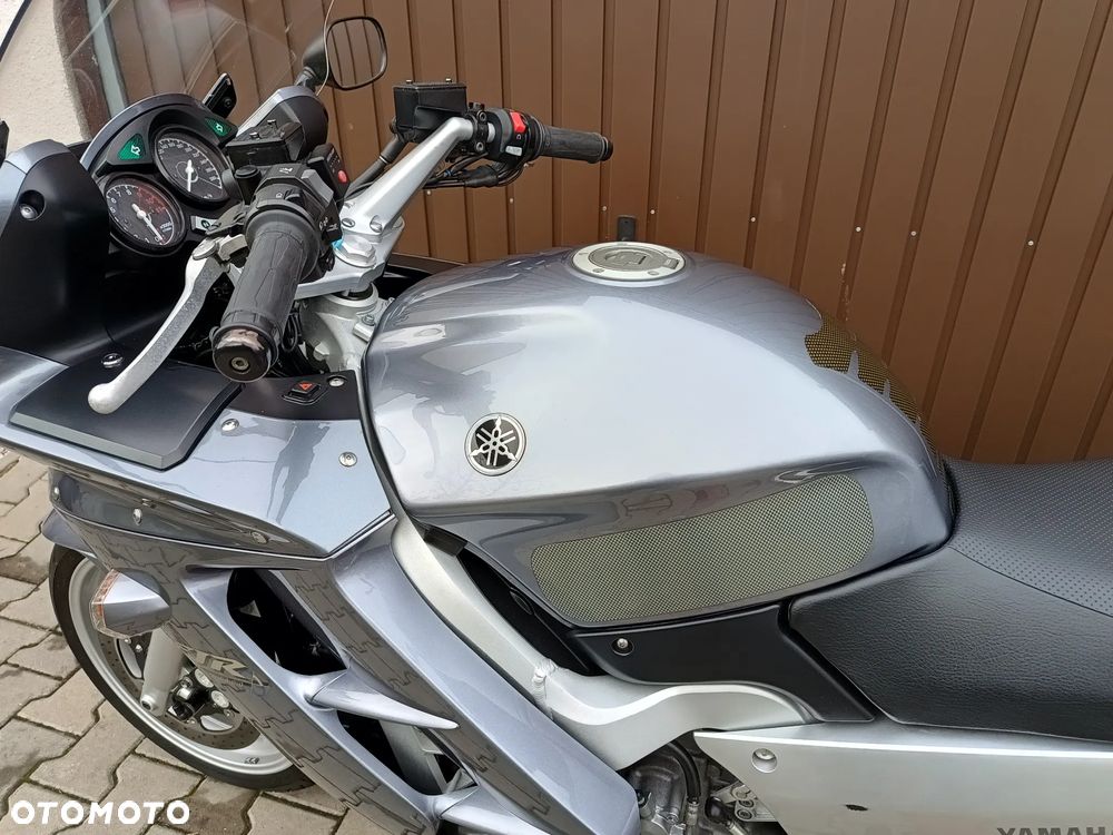 Yamaha FJR - 29