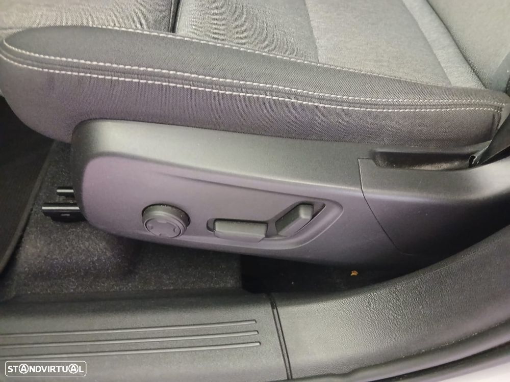 Volvo XC 40 1.5 T2 Plus Dark Auto - 24