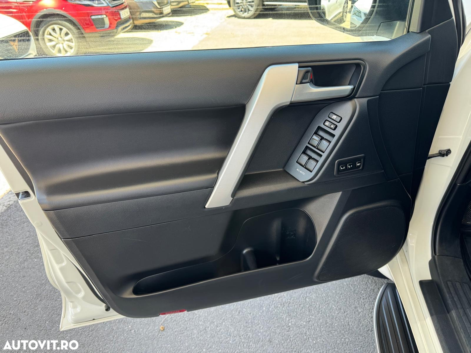 Toyota Land Cruiser 2.8l Turbo D-4D A/T Executive - 10