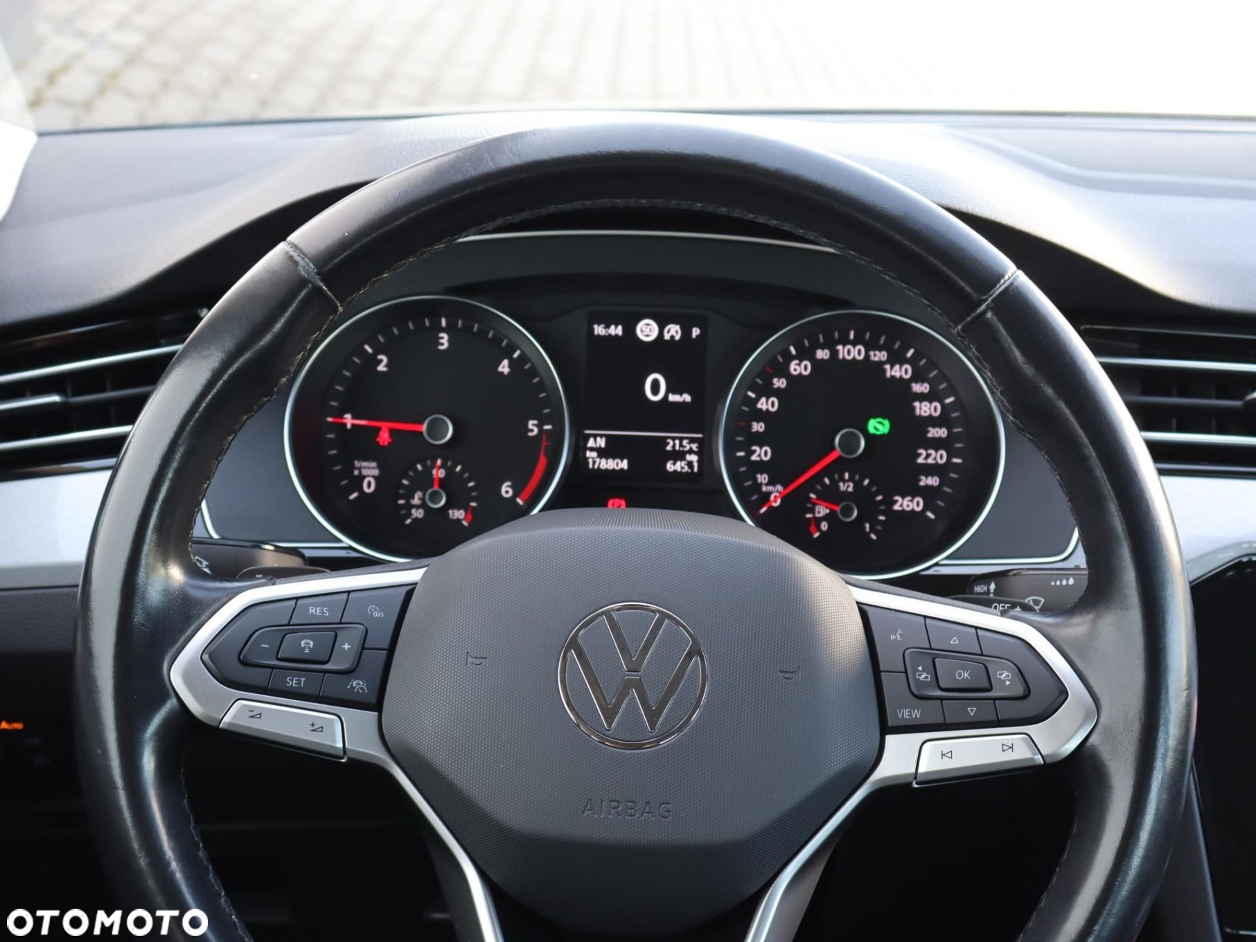 Volkswagen Passat - 10