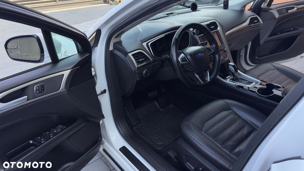 Ford Fusion - 33