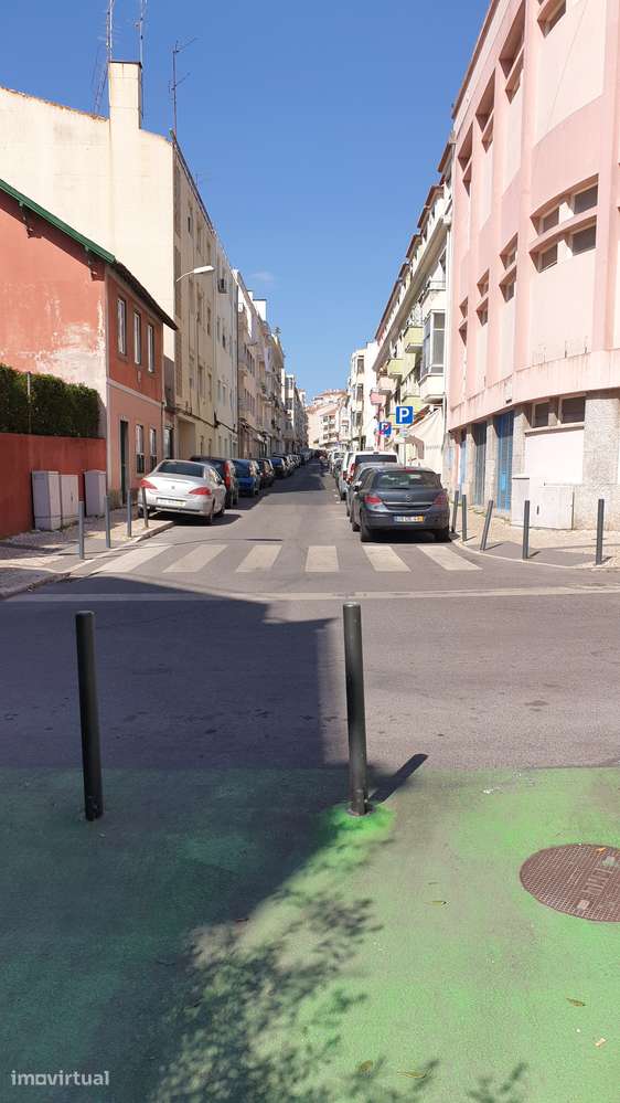 T1 na rua Claudio Nunes em Benfica. Renov e equipado. Zona de eleição - Grande imagem: 4/18
