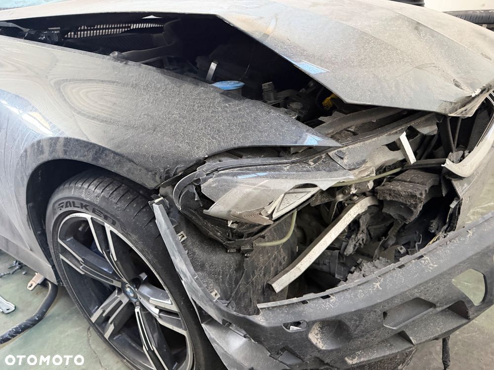 BMW Seria 3 330e M Sport - 5