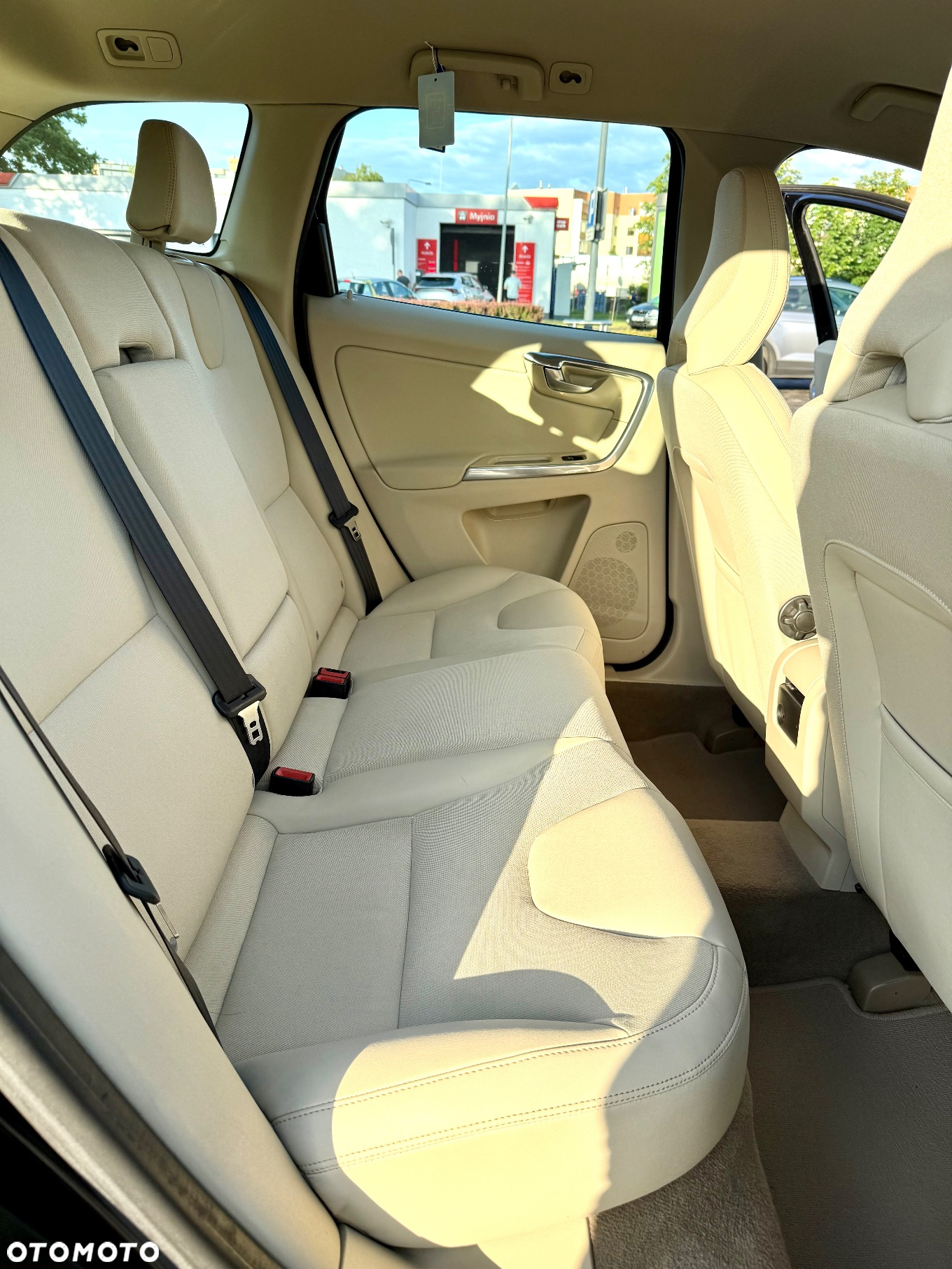 Volvo XC 60 2.4D AWD Momentum - 27