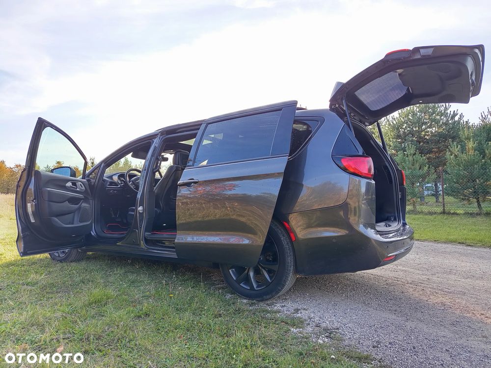Chrysler Pacifica - 5