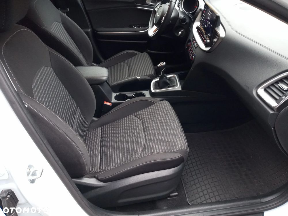 Kia Ceed 1.5 T-GDI M - 25