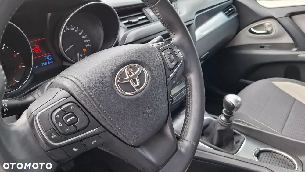 Toyota Avensis - 16