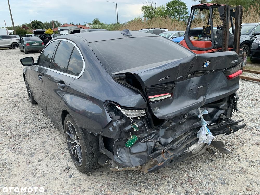 BMW Seria 3 330i xDrive - 11