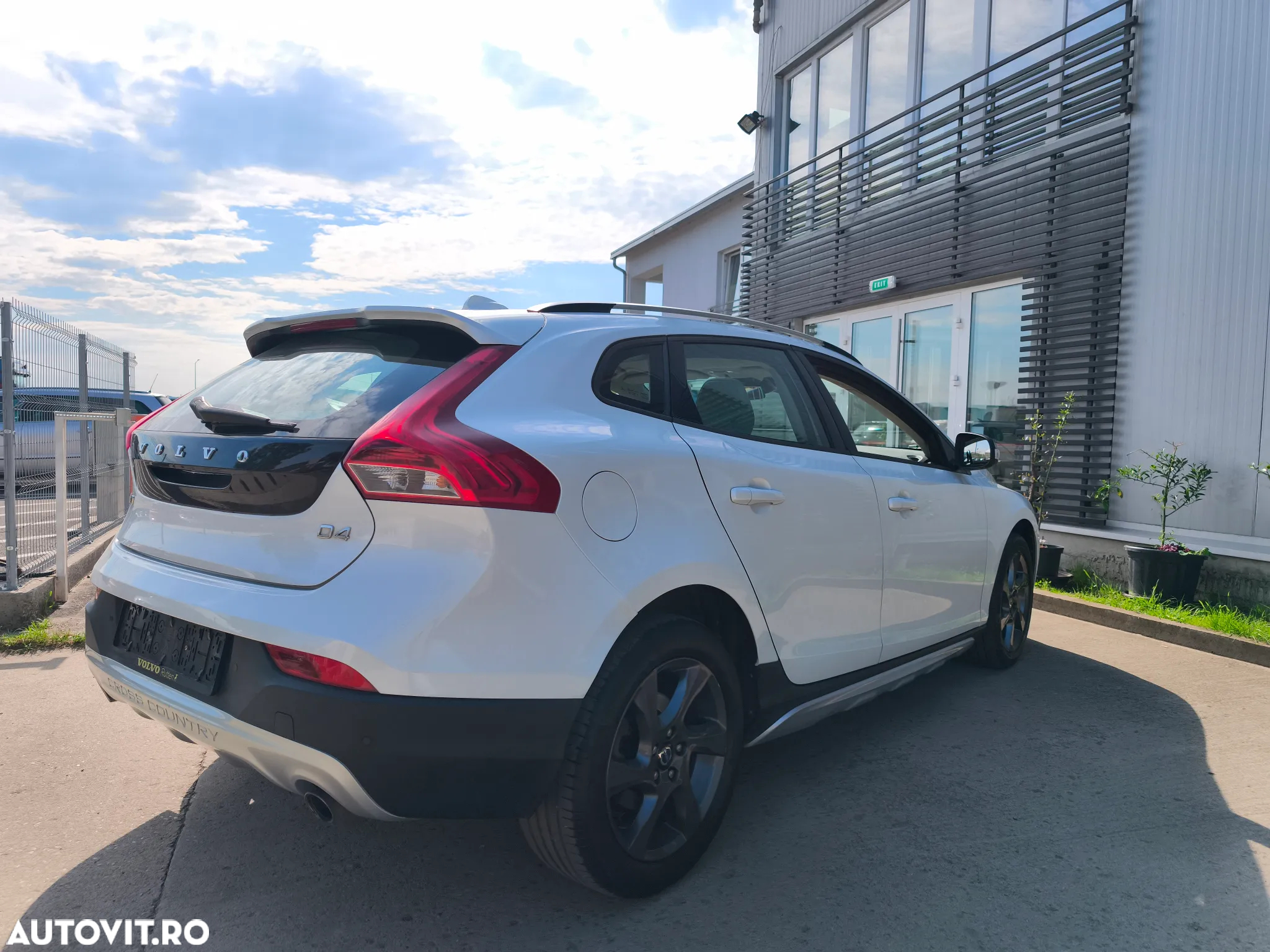 Volvo V40 Cross Country D4 Momentum - 3