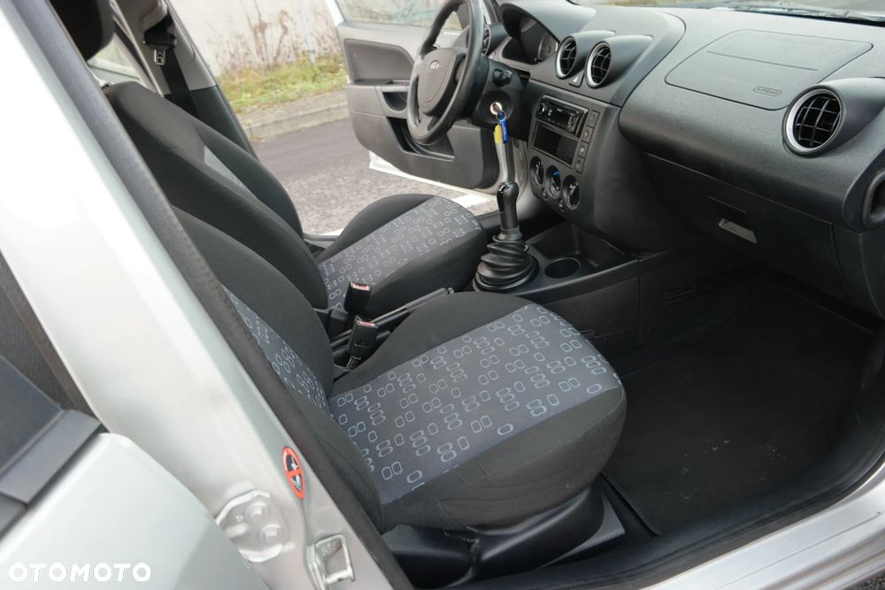 Ford Fiesta 1.4 Ambiente - 18