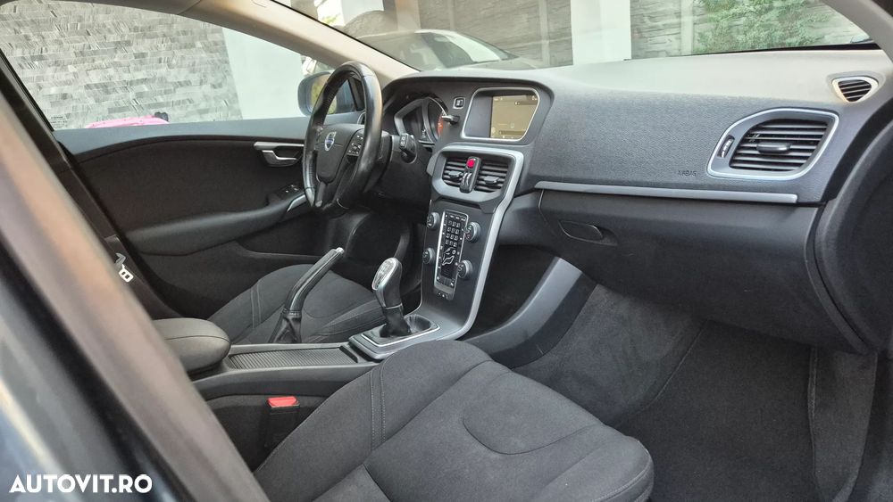 Volvo V40 D2 R Design - 19