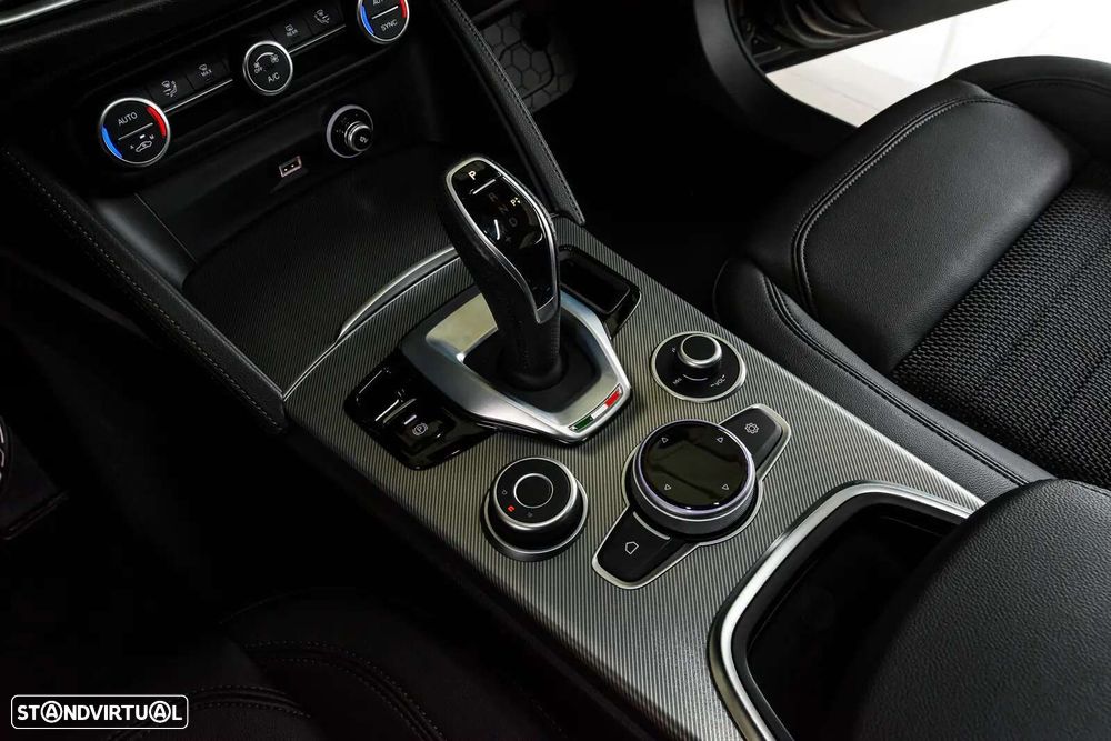 Alfa Romeo Stelvio - 30