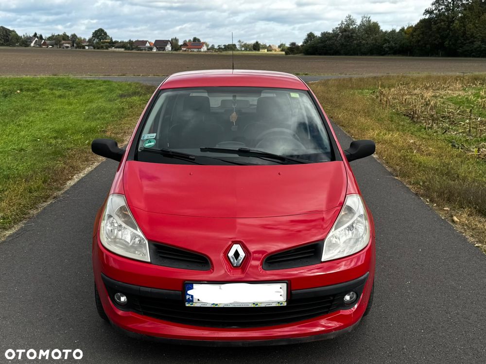 Renault Clio 2006 photo 2