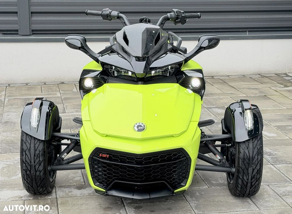 Can-Am Spyder - 12