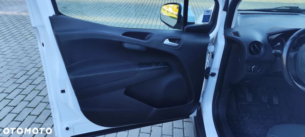 Ford Transit Courier - 16