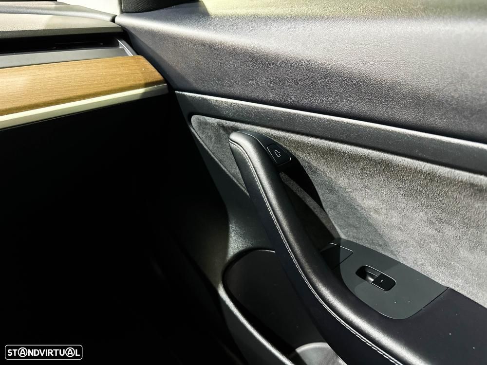 Tesla Model 3 Standard Range Plus RWD - 32