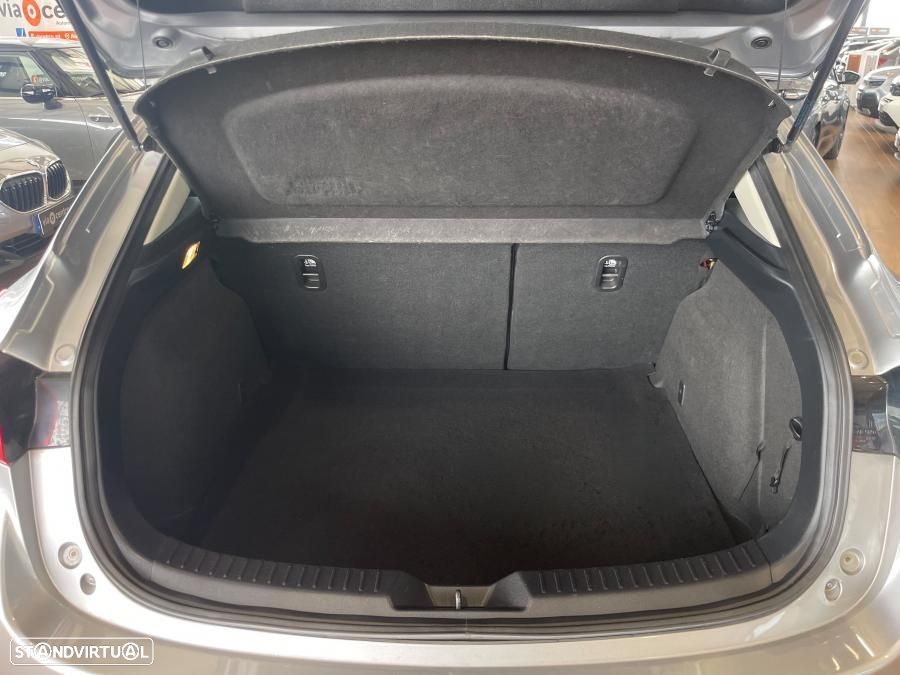 Mazda 3 Hatchback 1.5 Sky-D Excellence Navi - 29