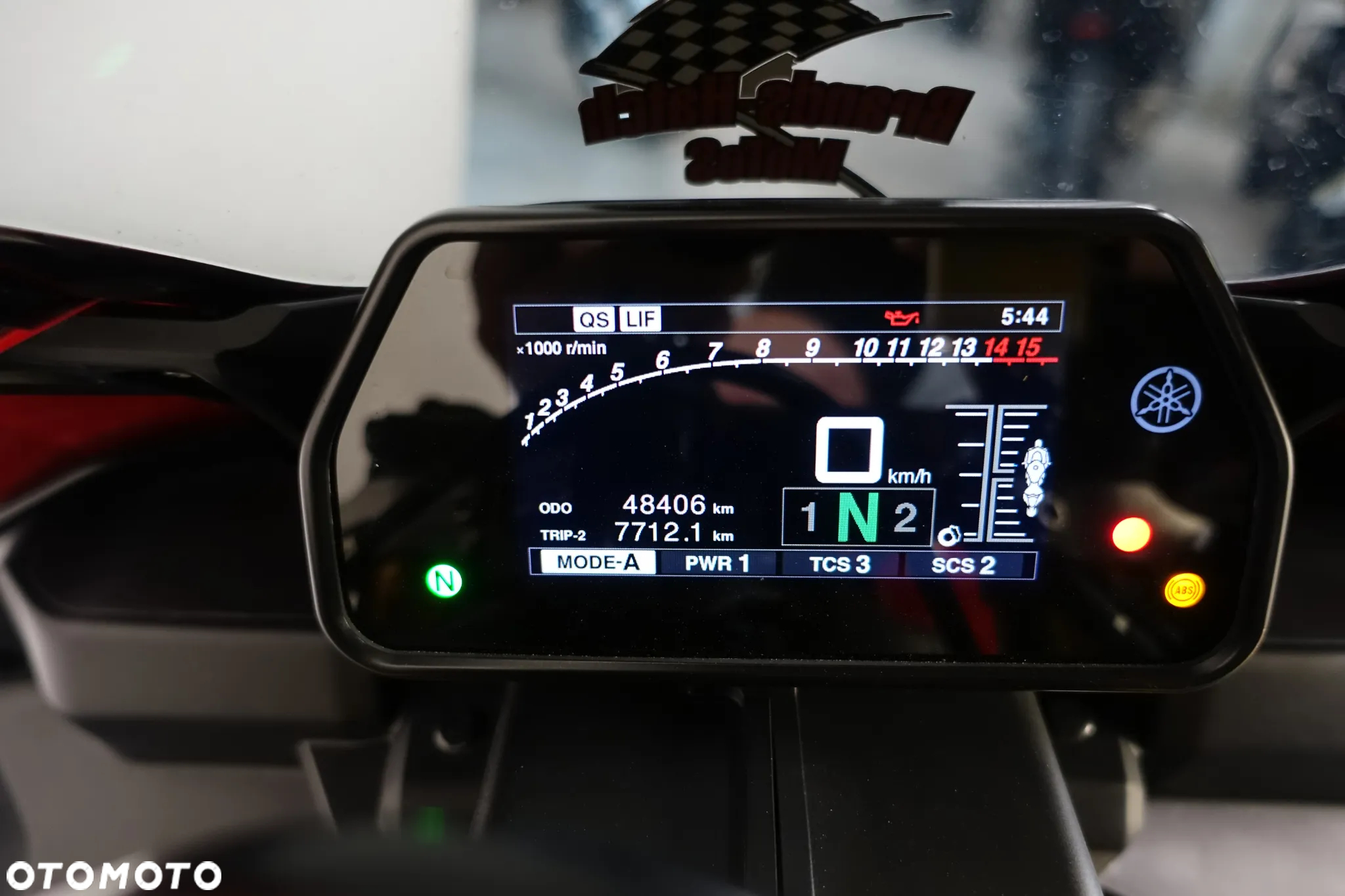 Yamaha R1 - 18