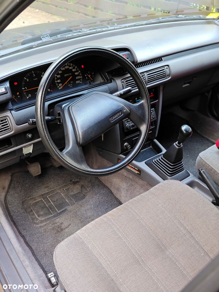 Toyota Camry 1988 photo 4