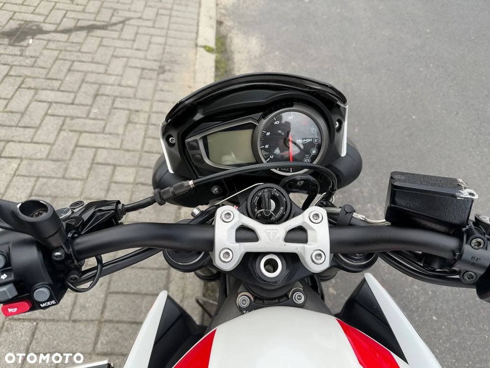 Triumph Street Triple - 10
