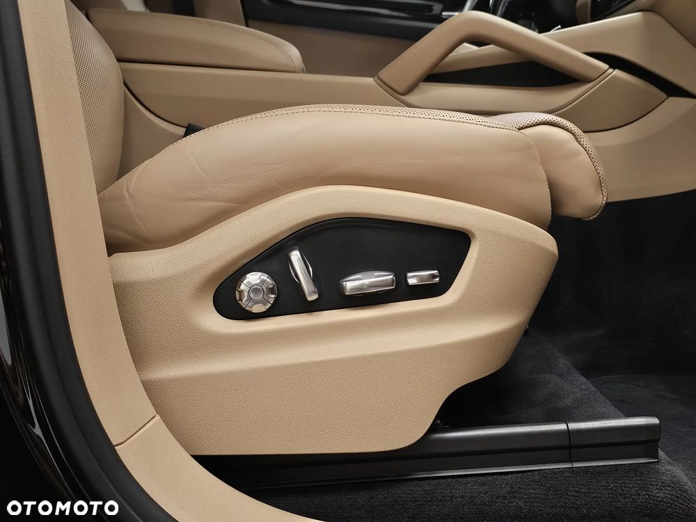 Porsche Cayenne Tiptronic S - 28