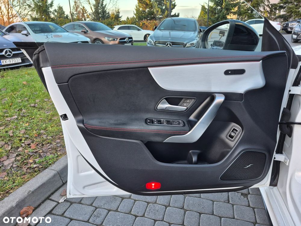 Mercedes-Benz CLA - 16
