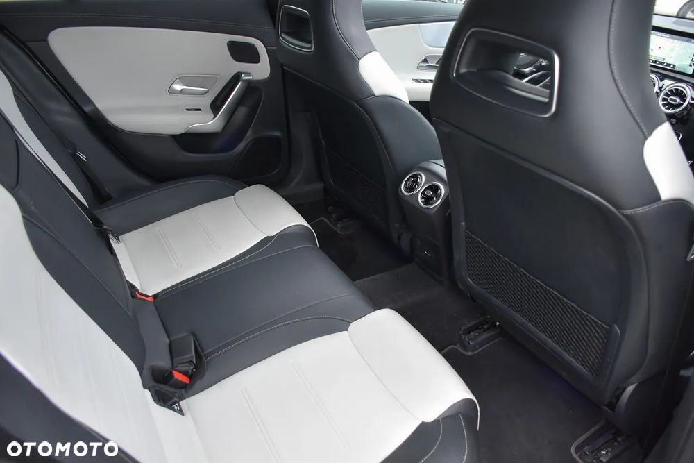 Mercedes-Benz CLA 200 d AMG Line 8G-DCT - 35