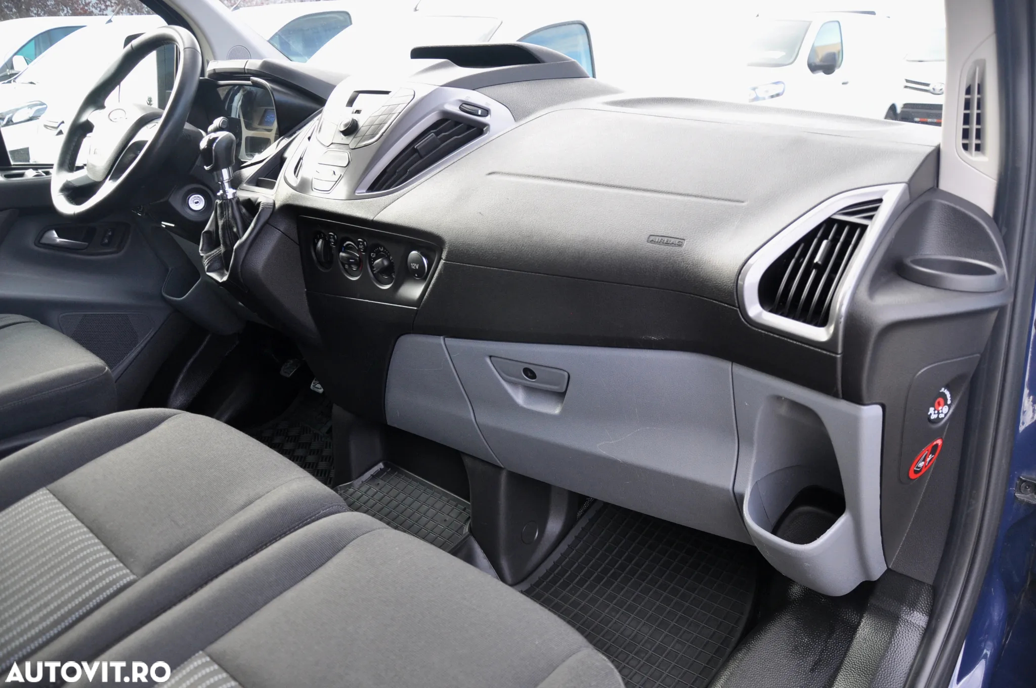 Ford Transit Custom Kombi 9 Locuri - 13